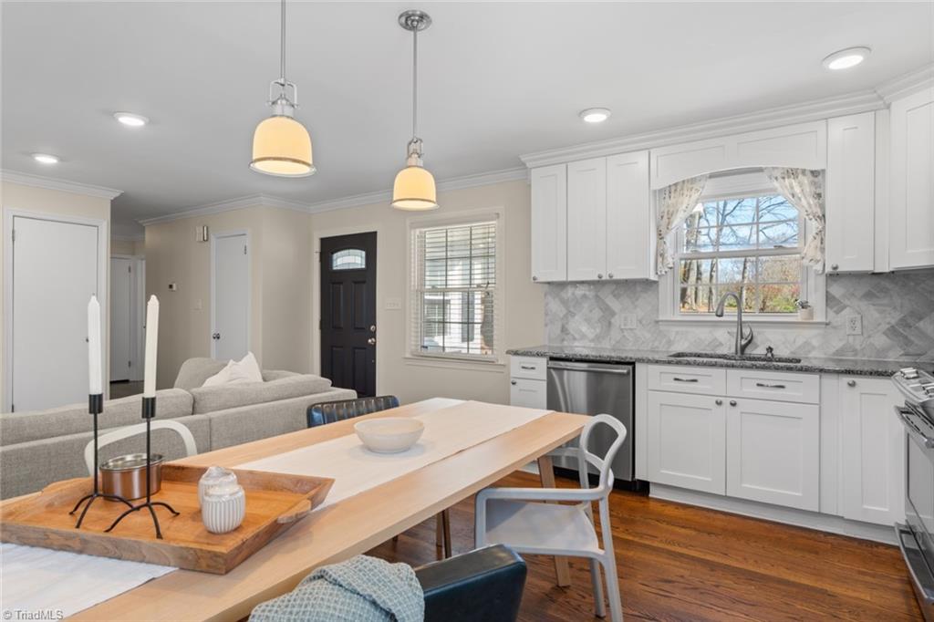 Winston-Salem, North Carolina 27103, United States, 3 Bedrooms Bedrooms, ,2 BathroomsBathrooms,Residential,Active,92837