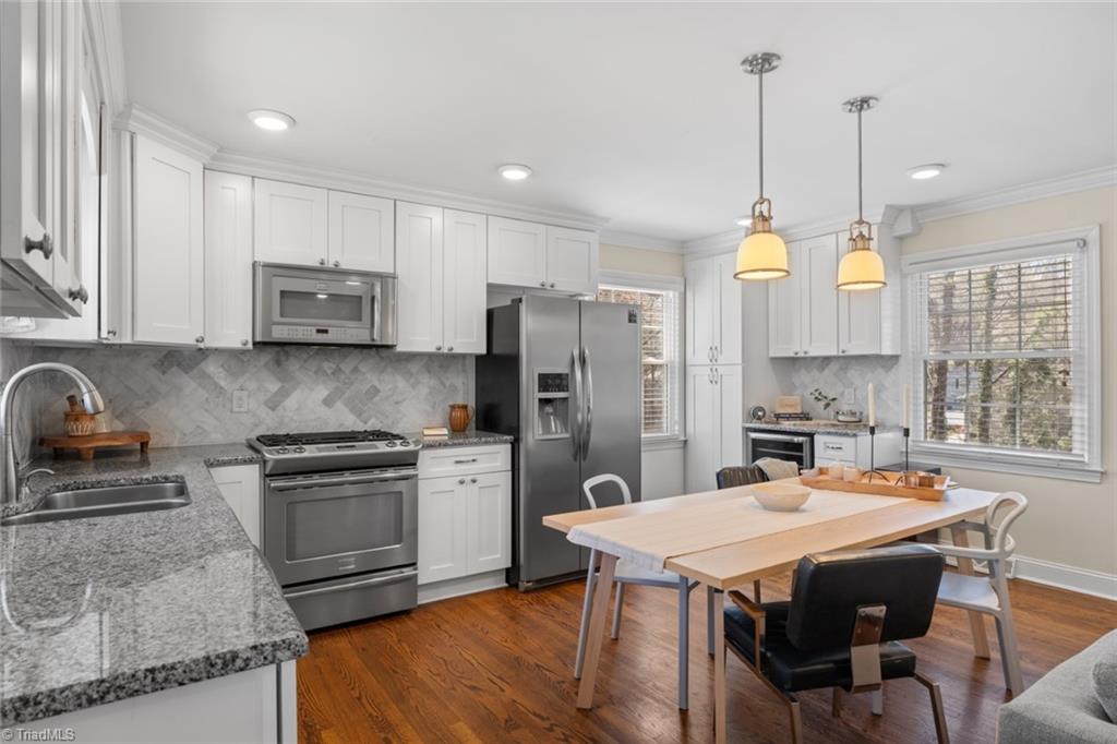 Winston-Salem, North Carolina 27103, United States, 3 Bedrooms Bedrooms, ,2 BathroomsBathrooms,Residential,Active,92837