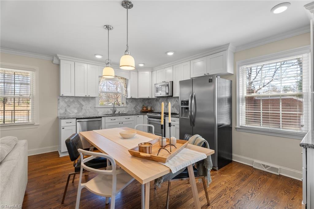 Winston-Salem, North Carolina 27103, United States, 3 Bedrooms Bedrooms, ,2 BathroomsBathrooms,Residential,Active,92837