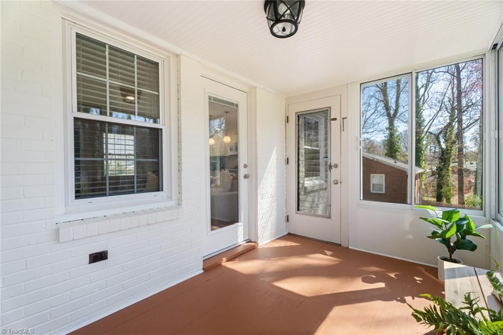 Winston-Salem, North Carolina 27103, United States, 3 Bedrooms Bedrooms, ,2 BathroomsBathrooms,Residential,Active,92837