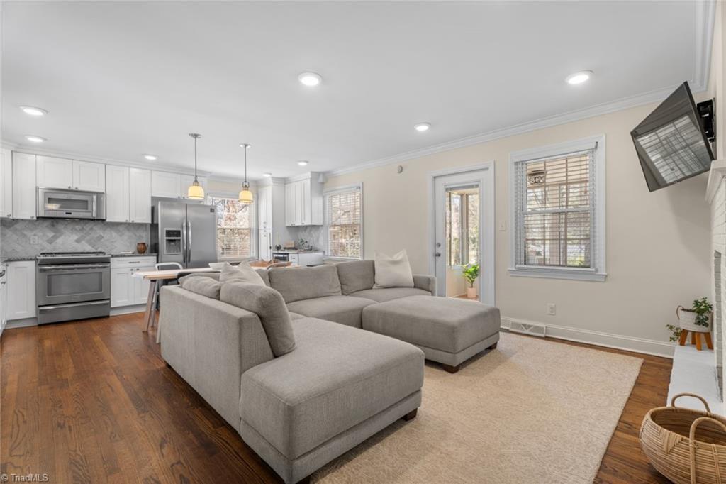 Winston-Salem, North Carolina 27103, United States, 3 Bedrooms Bedrooms, ,2 BathroomsBathrooms,Residential,Active,92837