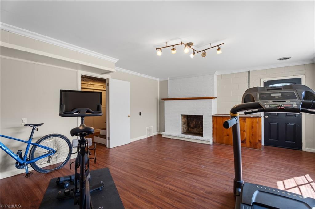 Winston-Salem, North Carolina 27103, United States, 3 Bedrooms Bedrooms, ,2 BathroomsBathrooms,Residential,Active,92837