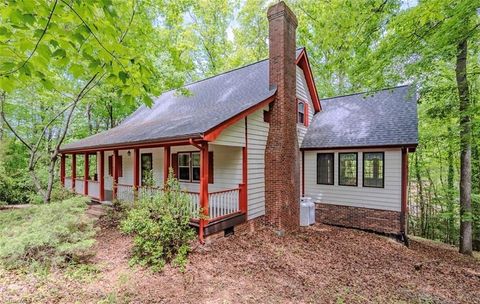 Homes For Sale - 169 Tanglewood Drive<br/> Mount Airy, NC 27030