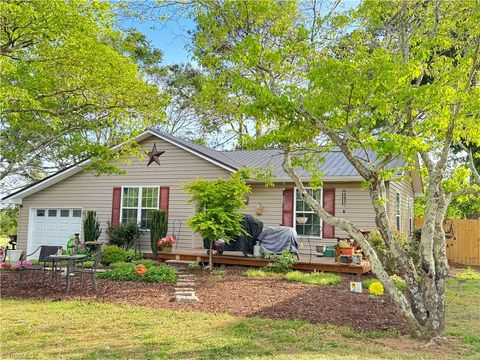 Homes For Sale - 837 Sink Farm Road<br/> Davidson County, Lexington, NC 27295