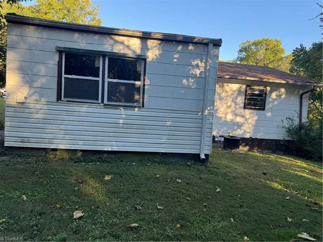 1215 Woodnell Street, photo 4 of 10
