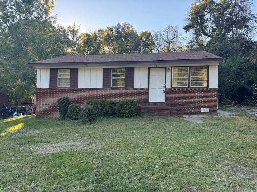 1215 Woodnell Street, photo 1 of 10