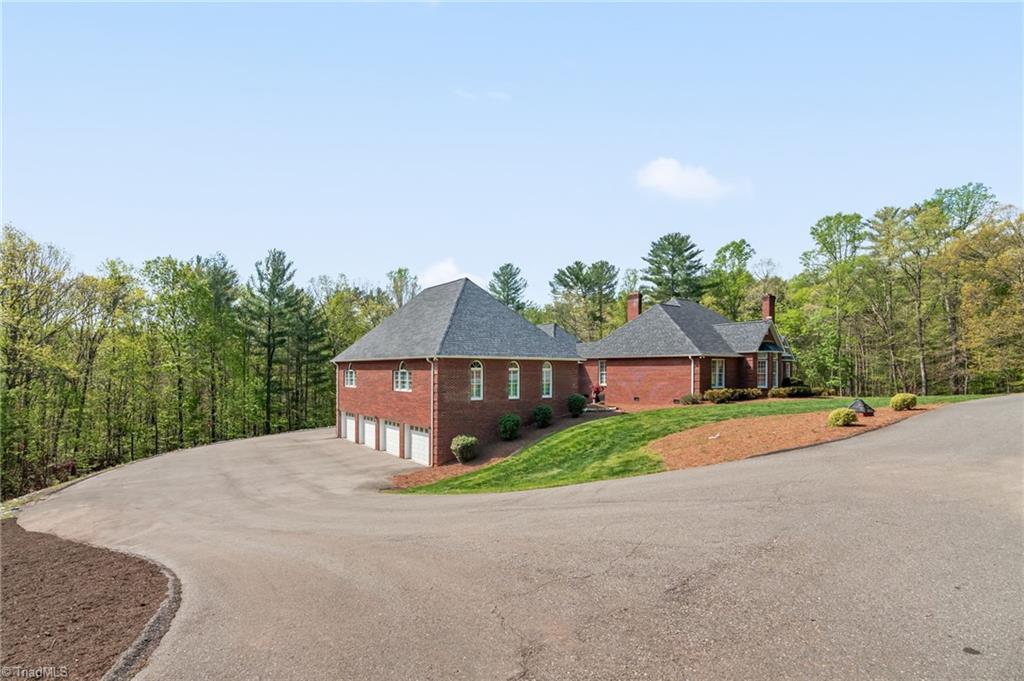 376 Lawrelyn Drive, Mount Airy, North Carolina image 3