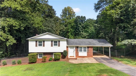 Homes For Sale - 1647 Banbridge Road<br/> Kernersville, NC 27284