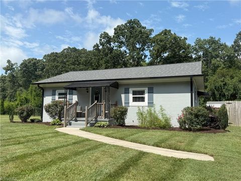 Homes For Sale - 242 Ja Tysinger Road<br/> Thomasville, NC 27360