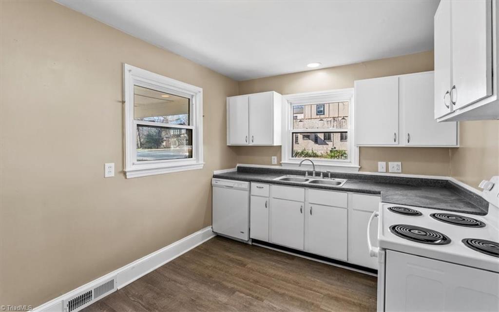 Greensboro, North Carolina 27403, United States, 3 Bedrooms Bedrooms, ,2 BathroomsBathrooms,Residential,Active,173698