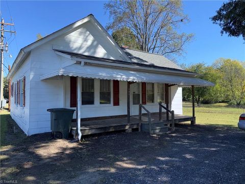Homes For Sale - 826 Summit Road<br/> Rockingham County, Eden, NC 27288