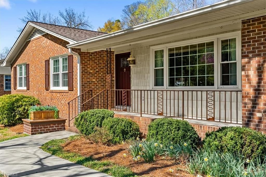 Photo of 220 Cedarwood Drive, Jamestown, NC 27282 (MLS # 1213580)