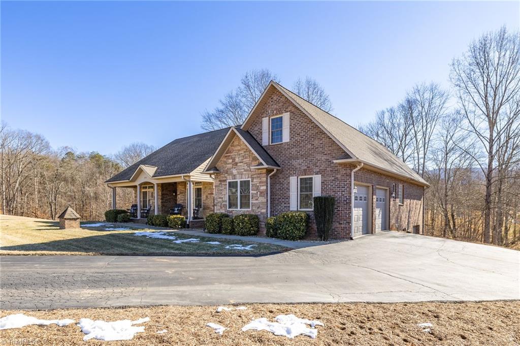 171 Deerfield Drive, Pinnacle, North Carolina image 3