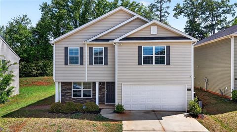 Homes For Sale - 4712 Black Forest Drive<br/> Greensboro, NC 27405