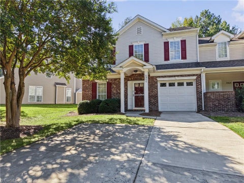 Townhouse For Sale - 5944 Hollow Wood Court<br/> Forsyth County, Winston-Salem, NC 27104