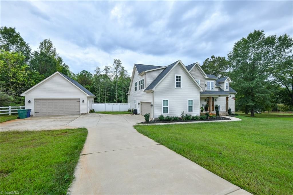 Photo of 3437 Country Lane, Reidsville, NC 27320 (MLS # 1196799)