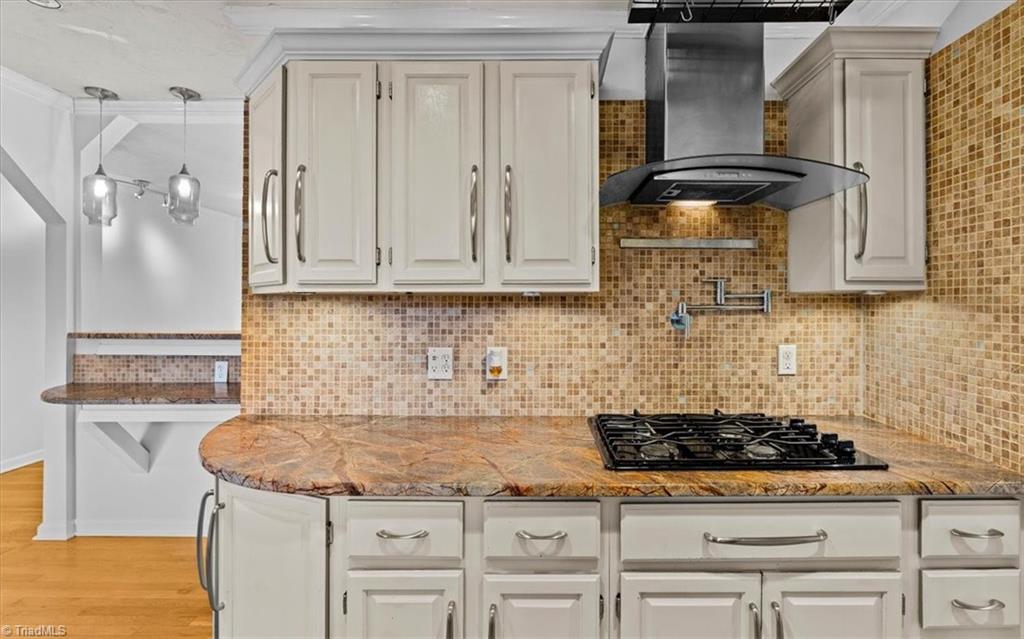 Winston-Salem, North Carolina 27106, United States, 4 Bedrooms Bedrooms, ,4 BathroomsBathrooms,Residential,Pending,250893