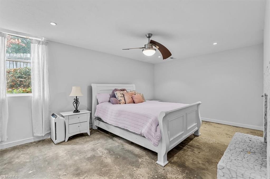 Winston-Salem, North Carolina 27106, United States, 4 Bedrooms Bedrooms, ,4 BathroomsBathrooms,Residential,Pending,250893