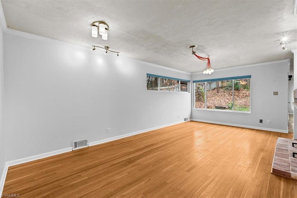 Winston-Salem, North Carolina 27106, United States, 4 Bedrooms Bedrooms, ,4 BathroomsBathrooms,Residential,Pending,250893