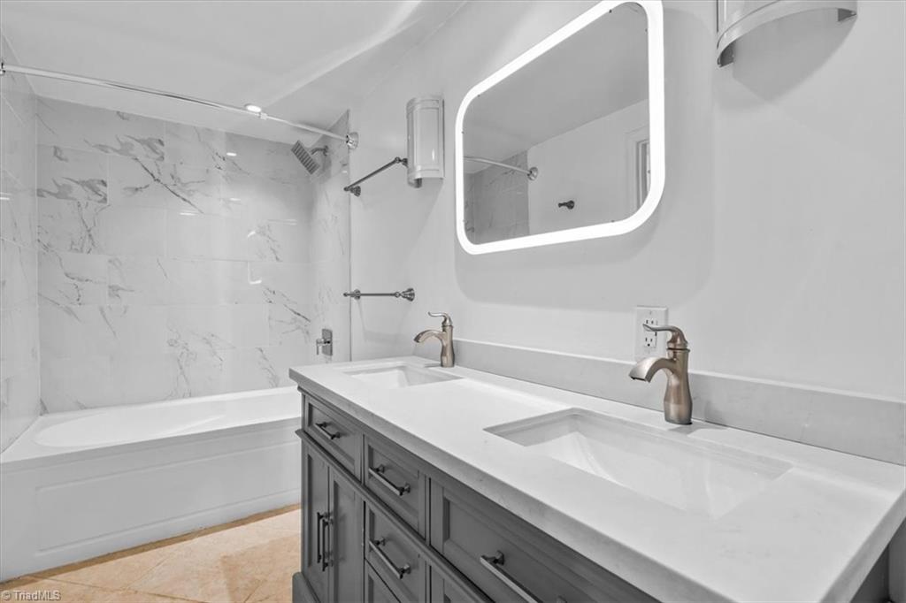 Winston-Salem, North Carolina 27106, United States, 4 Bedrooms Bedrooms, ,4 BathroomsBathrooms,Residential,Pending,250893