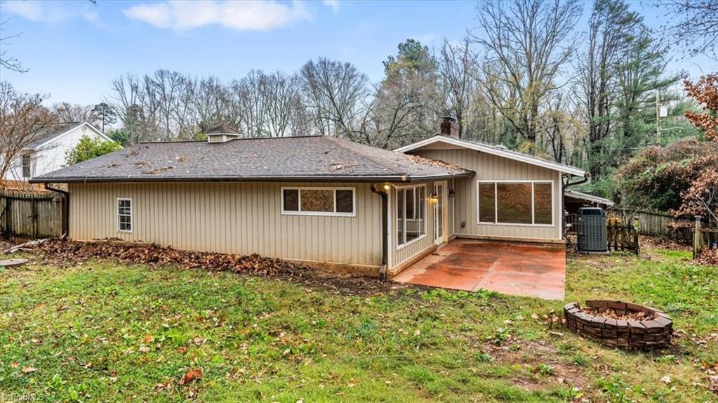 Winston-Salem, North Carolina 27106, United States, 4 Bedrooms Bedrooms, ,4 BathroomsBathrooms,Residential,Pending,250893