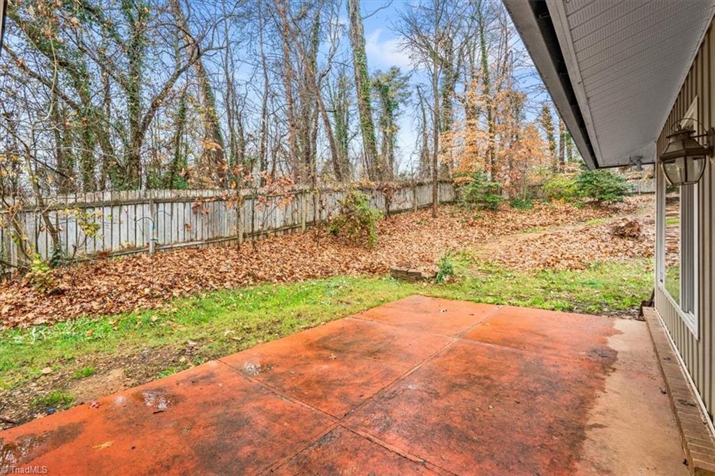 Winston-Salem, North Carolina 27106, United States, 4 Bedrooms Bedrooms, ,4 BathroomsBathrooms,Residential,Pending,250893