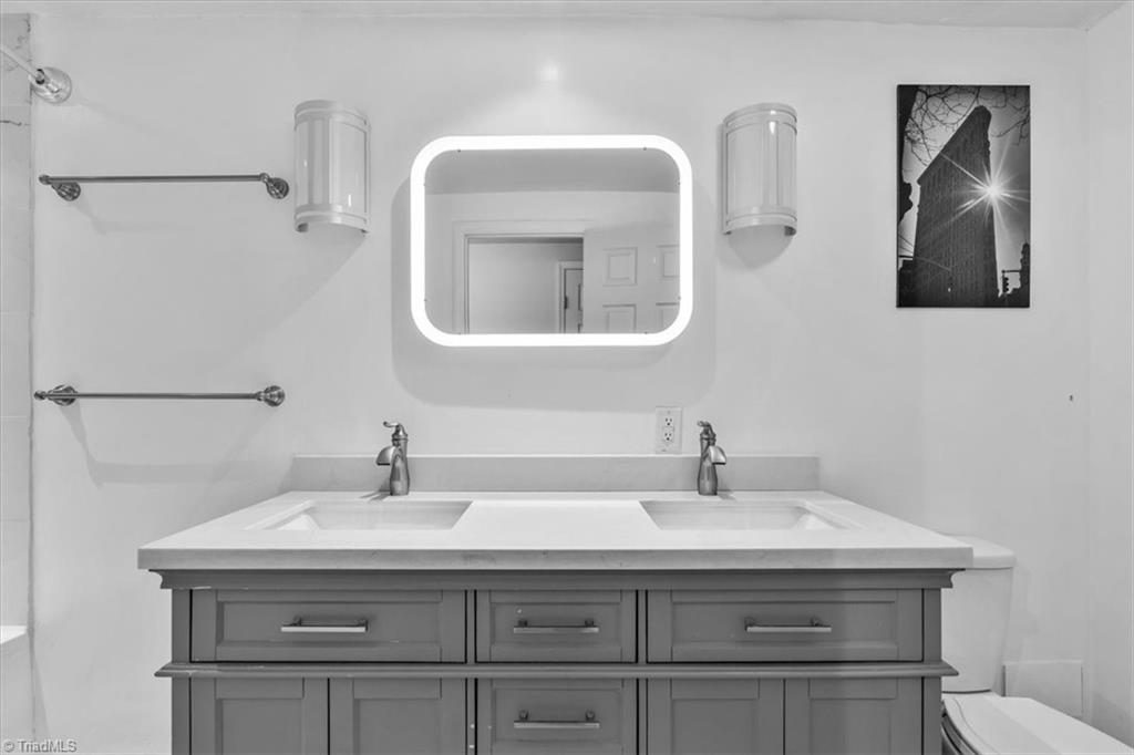 Winston-Salem, North Carolina 27106, United States, 4 Bedrooms Bedrooms, ,4 BathroomsBathrooms,Residential,Pending,250893