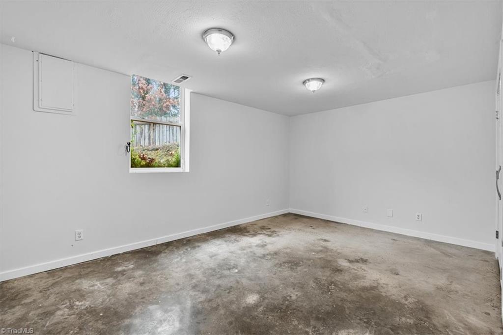 Winston-Salem, North Carolina 27106, United States, 4 Bedrooms Bedrooms, ,4 BathroomsBathrooms,Residential,Pending,250893