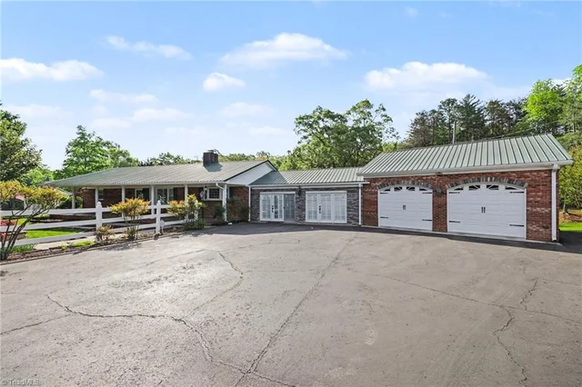 1362 Us Highway 311 Hwy N, photo 3 of 31