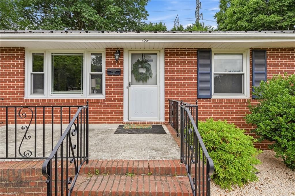 Photo of 136 Queensbury Road, Winston-Salem, NC 27104 (MLS # 1224330)