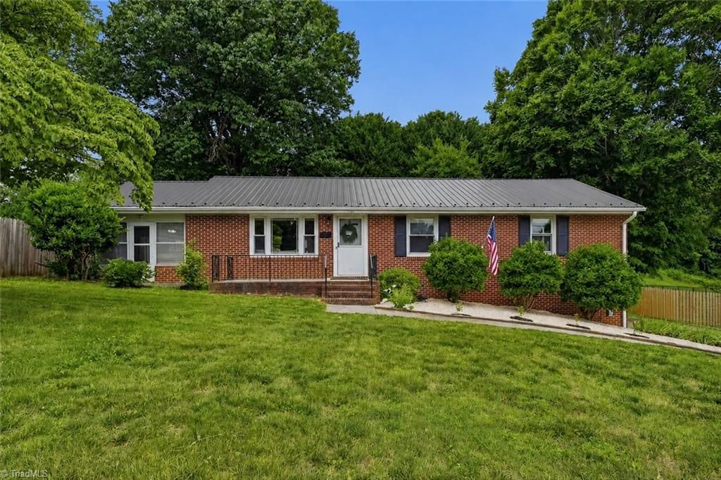 Photo of 136 Queensbury Road, Winston-Salem, NC 27104 (MLS # 1224330)