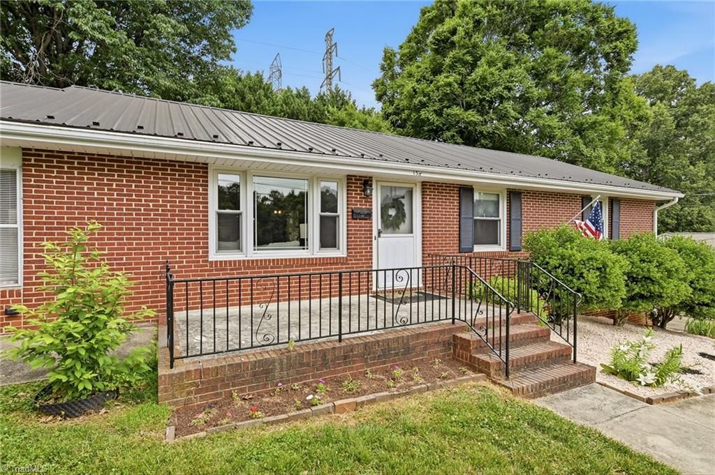 Photo of 136 Queensbury Road, Winston-Salem, NC 27104 (MLS # 1224330)