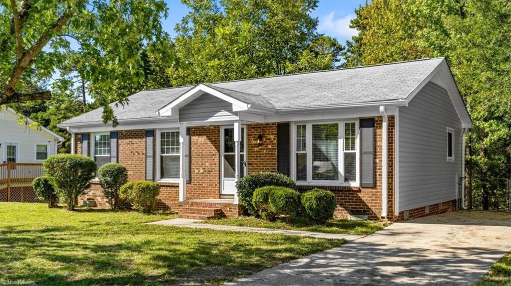 Photo of 815 Tipperary Drive, Greensboro, NC 27406 (MLS # 1237711)