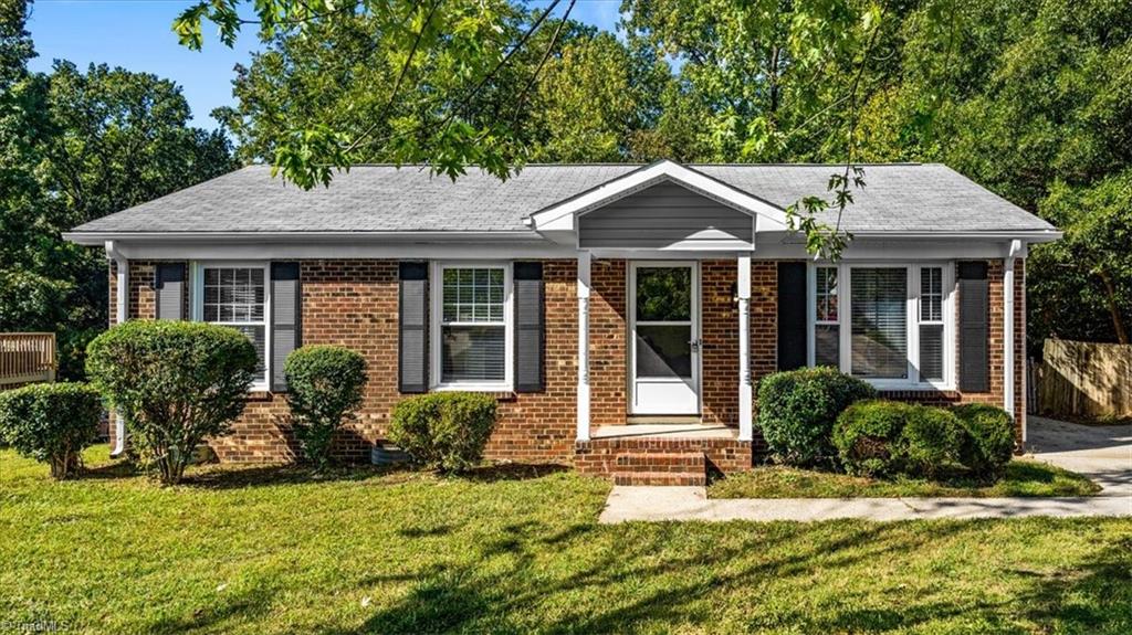 Photo of 815 Tipperary Drive, Greensboro, NC 27406 (MLS # 1237711)