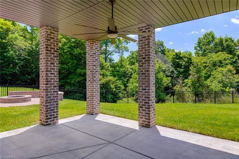 A home in Clemmons