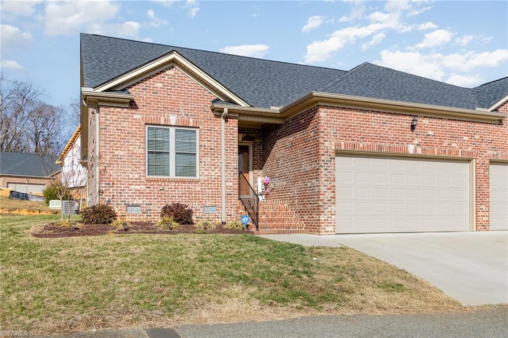 Photo of 933 Arrowhead Court, Mebane, NC 27302 (MLS # 1203385)