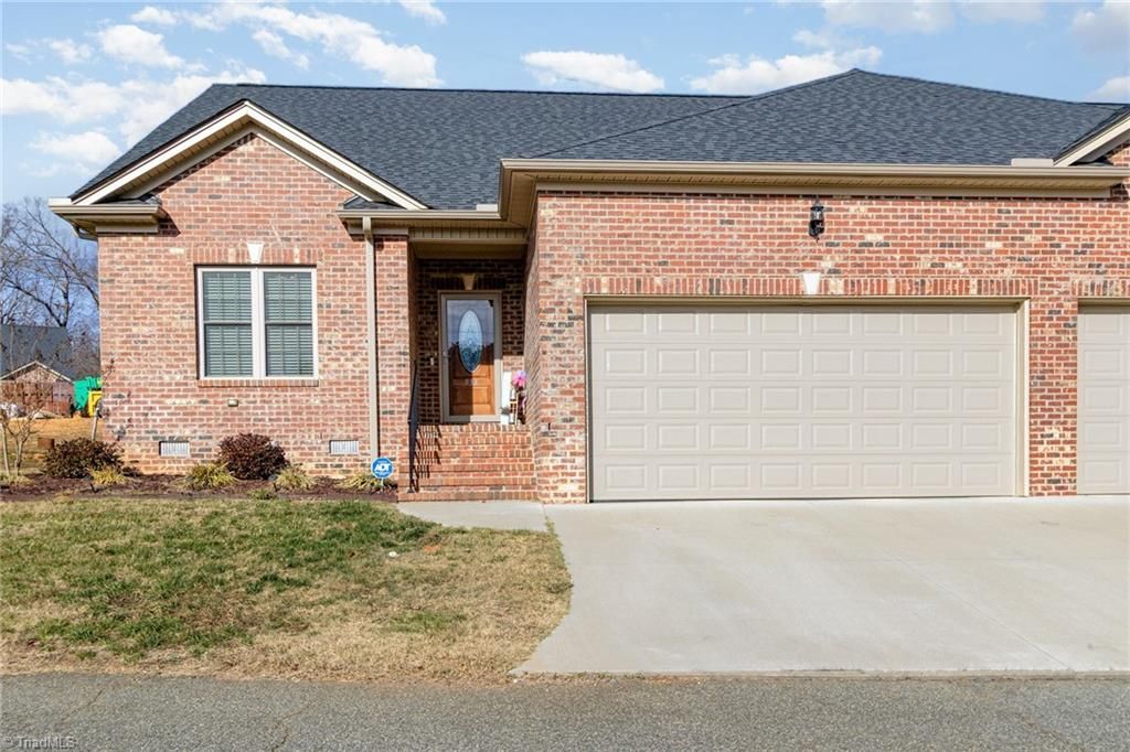Photo of 933 Arrowhead Court, Mebane, NC 27302 (MLS # 1203385)
