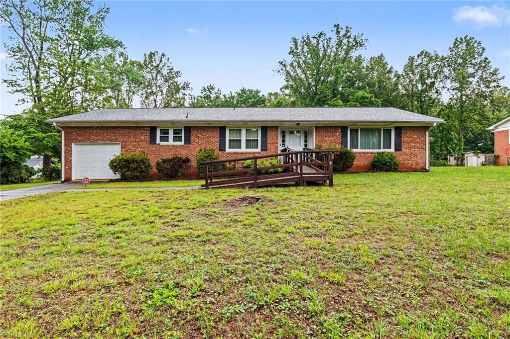 Photo of 626 Kenneth Road, Greensboro, NC 27410 (MLS # 1220661)