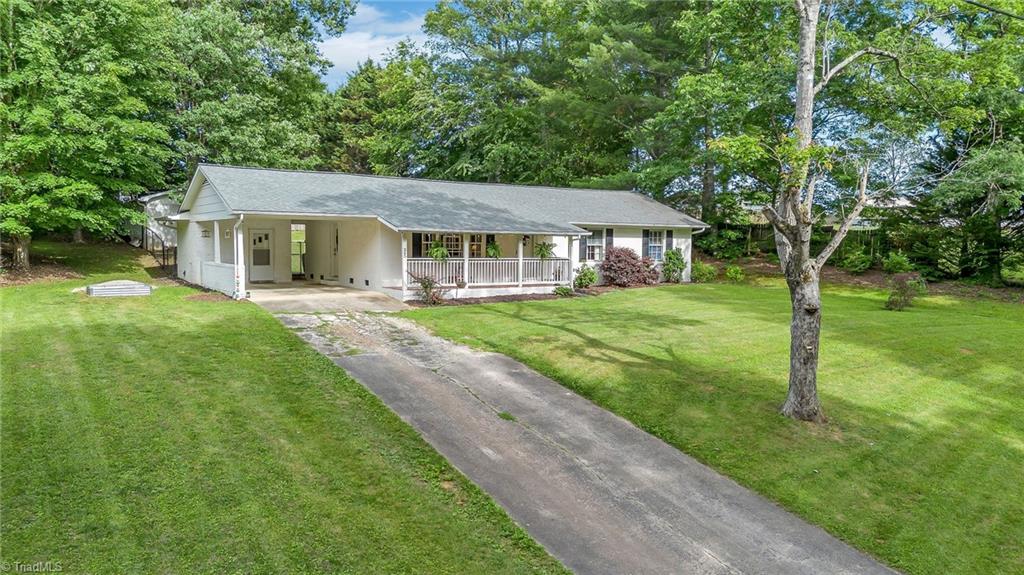 245 Doncaster Drive, North Wilkesboro, North Carolina image 2