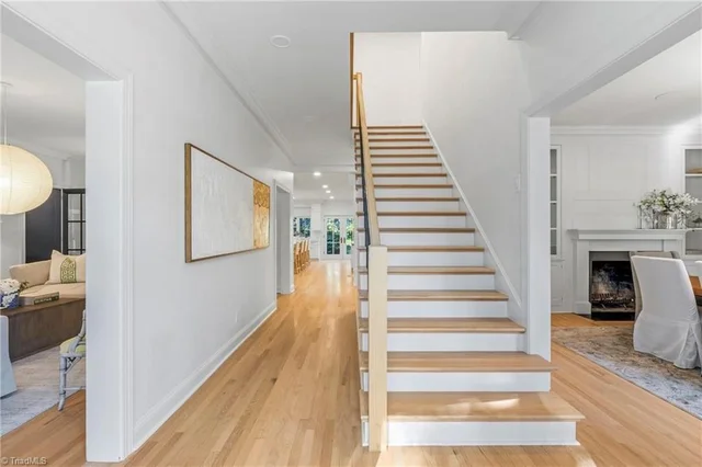 306 Meadowbrook Terrace, photo 4 of 50
