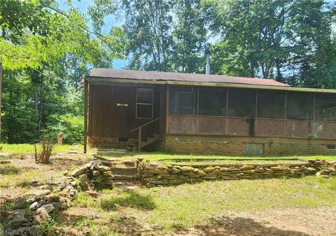 Homes For Sale - 1080 Kudzu Lane<br/> Danbury, NC 27016