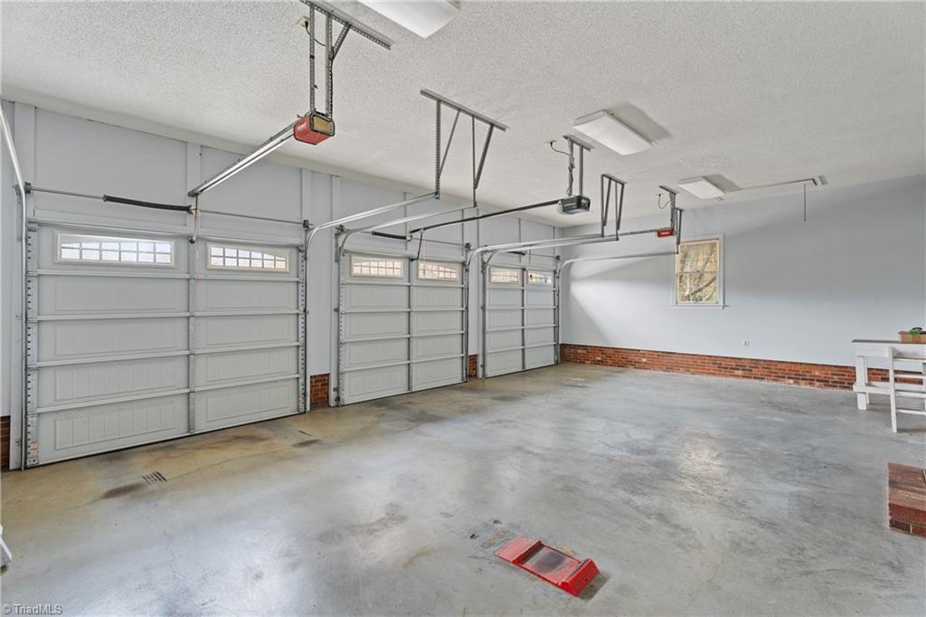 Kernersville, North Carolina 27284, United States, 4 Bedrooms Bedrooms, ,5 BathroomsBathrooms,Residential,Active,244121