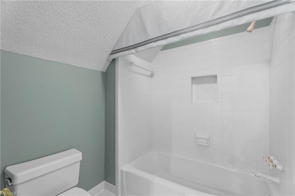 Kernersville, North Carolina 27284, United States, 4 Bedrooms Bedrooms, ,5 BathroomsBathrooms,Residential,Active,244121