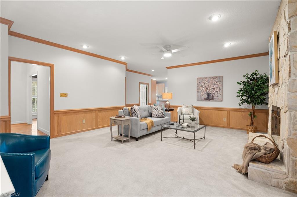 Kernersville, North Carolina 27284, United States, 4 Bedrooms Bedrooms, ,5 BathroomsBathrooms,Residential,Active,244121