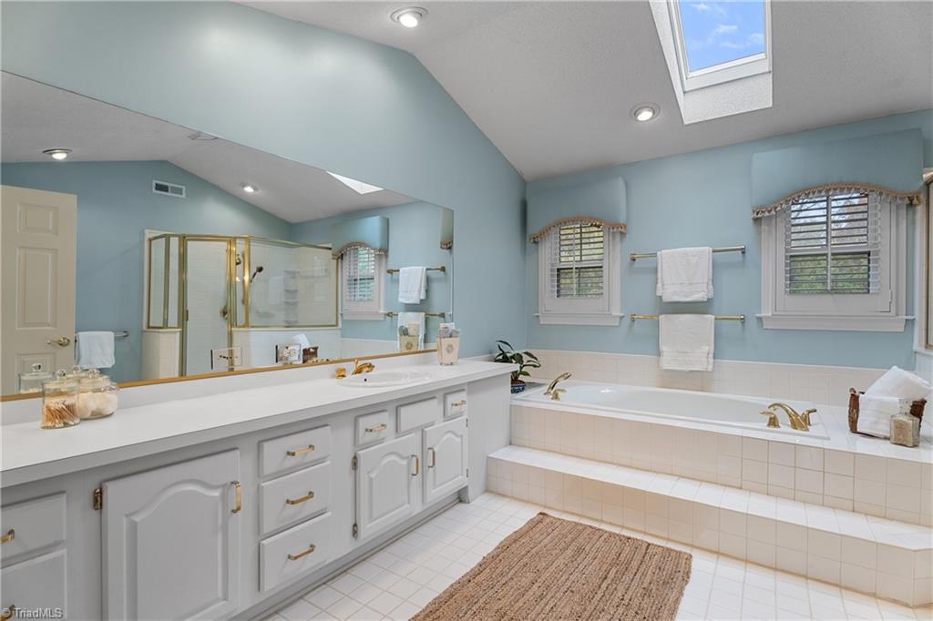 Kernersville, North Carolina 27284, United States, 4 Bedrooms Bedrooms, ,5 BathroomsBathrooms,Residential,Active,244121