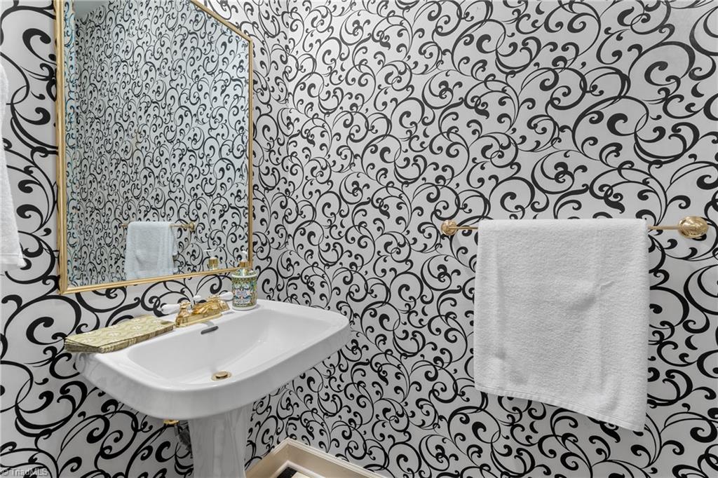 Kernersville, North Carolina 27284, United States, 4 Bedrooms Bedrooms, ,5 BathroomsBathrooms,Residential,Active,244121