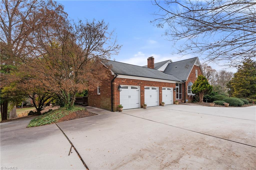 Kernersville, North Carolina 27284, United States, 4 Bedrooms Bedrooms, ,5 BathroomsBathrooms,Residential,Active,244121