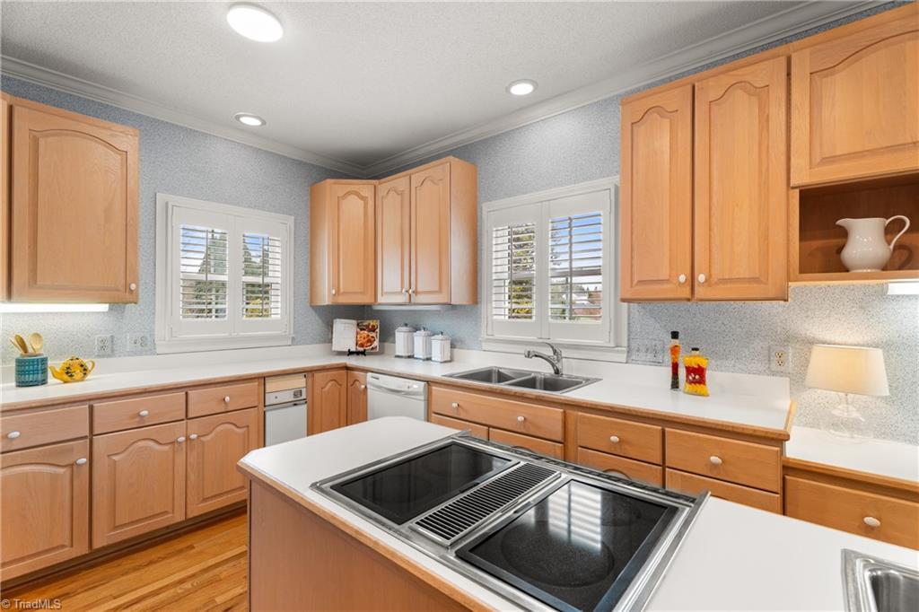 Kernersville, North Carolina 27284, United States, 4 Bedrooms Bedrooms, ,5 BathroomsBathrooms,Residential,Active,244121