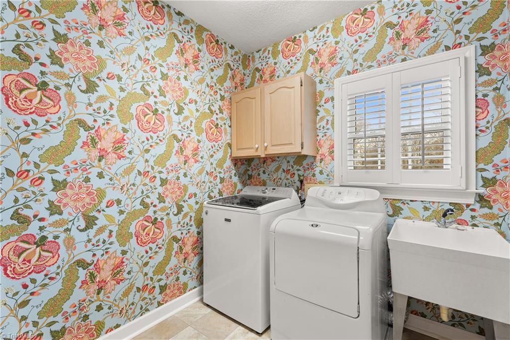 Kernersville, North Carolina 27284, United States, 4 Bedrooms Bedrooms, ,5 BathroomsBathrooms,Residential,Active,244121