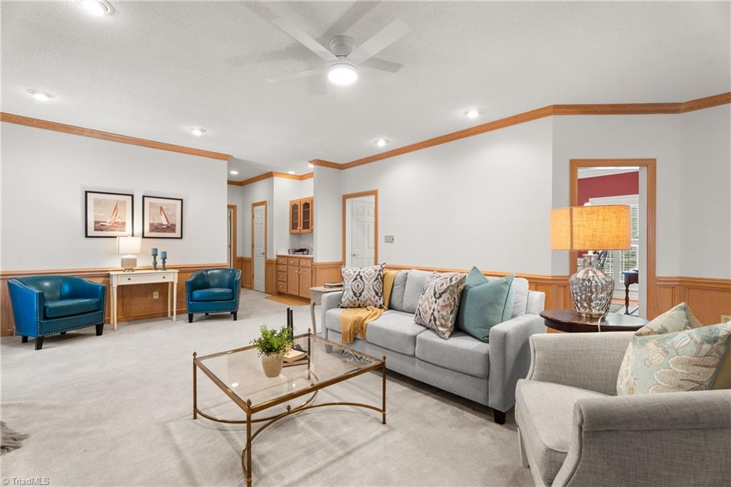 Kernersville, North Carolina 27284, United States, 4 Bedrooms Bedrooms, ,5 BathroomsBathrooms,Residential,Active,244121